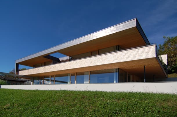 House 114: con fachada de madera y cobre casa aislada con fachada de madera y cobre K_M Architektur