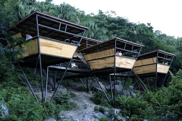 V-Houses: refugios prefabricados en México refugios en la selva de México