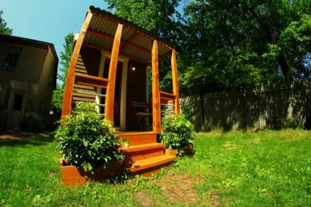 Orange: casa diminuta sostenible casita Orange porche