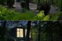 exterior de estudio para artista con contenedores