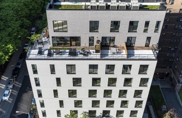 My Micro NY: bloque de apartamentos prefabricados apartamentos Carmel Place NY - vista aerea