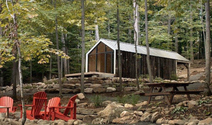 cabaña prefabricada Bunkie en el bosque