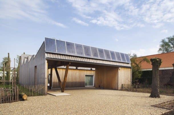 Residencia Skatchkoff: con prefabricados cortados con CNC Casa-Skatchkoff-prefabricada-exterior-entrada