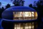 casa flotante WaterNest de noche