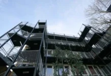 Richardson's Yard casas contenedores escaleras