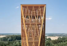 Torre de vigilancia de madera, en una reserva natural de Hungría remate torre Look Out