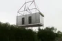 grua con modulo de casa prefabricada