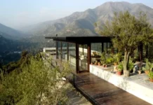 Casa de hormigón con piscina en azotea Casa Farellones exteriores