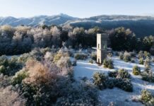 Torre de vigilancia en Chile paisaje Yungay con la torre Lama