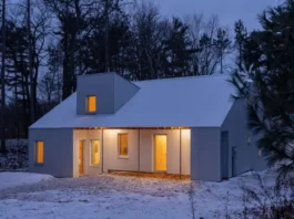 exterior Unfinished House noche