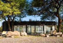 Contenedor de carga transformado en oficina de venta contenedor oficina de ventas Estancia El Terrón