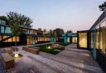 Patio central del proyecto Container Park, en Esmirna (Turquía).