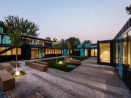 Patio central del proyecto Container Park, en Esmirna (Turquía).