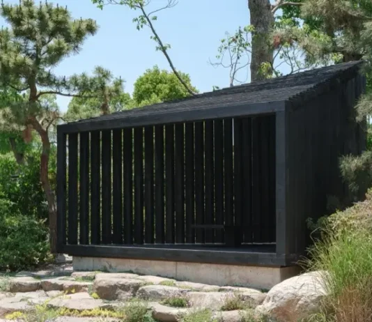 3 to 1 Pavilion, un refugio de planta triangular.