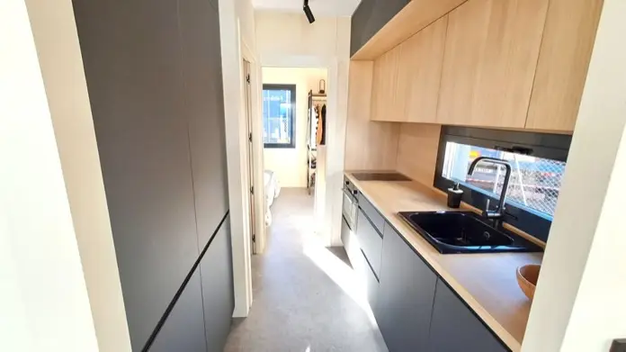 Cocina de la casa Kyabin, equipada con todo lo necesario.