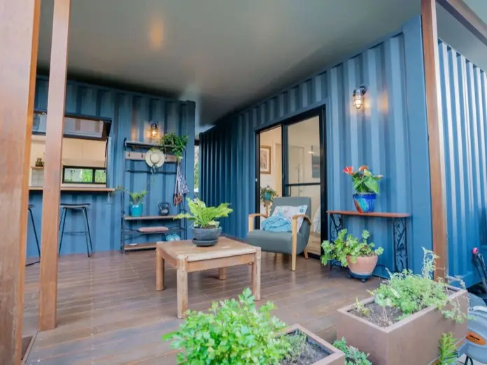 Casa Seaholme, con dos contenedores separados
