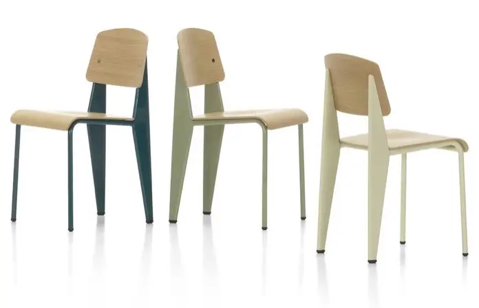 Silla Standard, de metal y madera