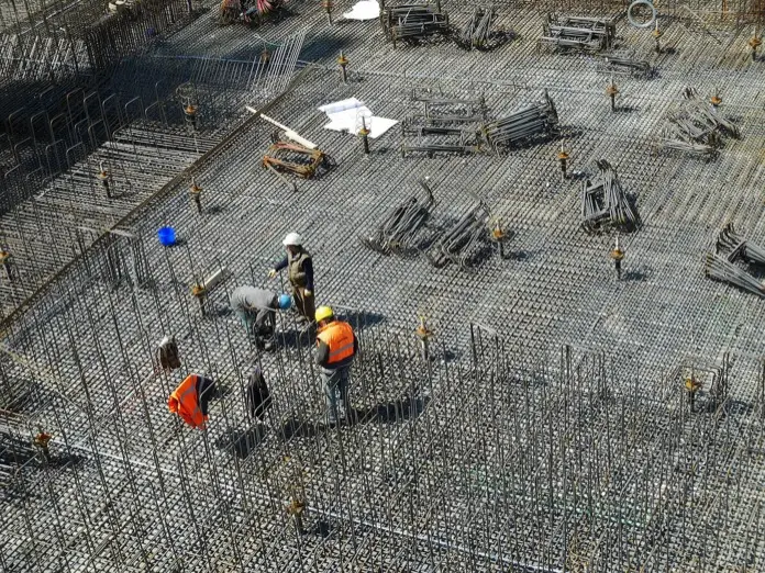 Aspecto del armado en una estructura de hormigón.