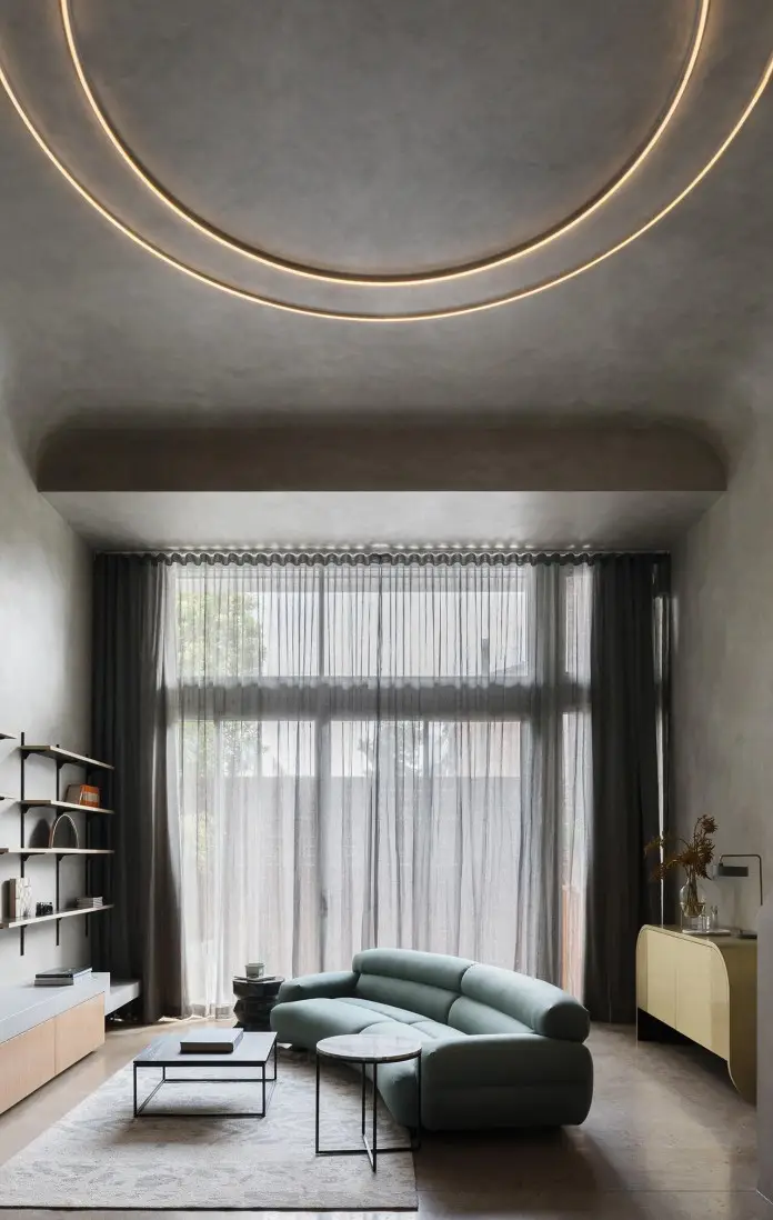 Espacio doble altura en apartamento dúplex de Sídney.