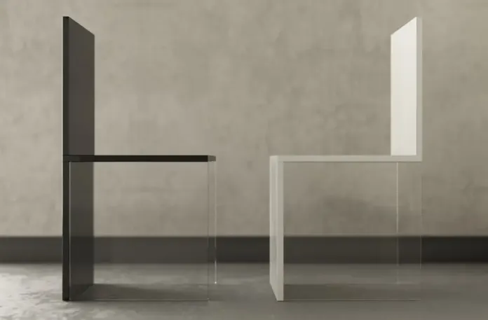 Magica Chair en sus dos versiones: negra y blanca.