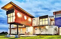 New Jerusalem Children's Home, con contenedores de carga de 40 pies.