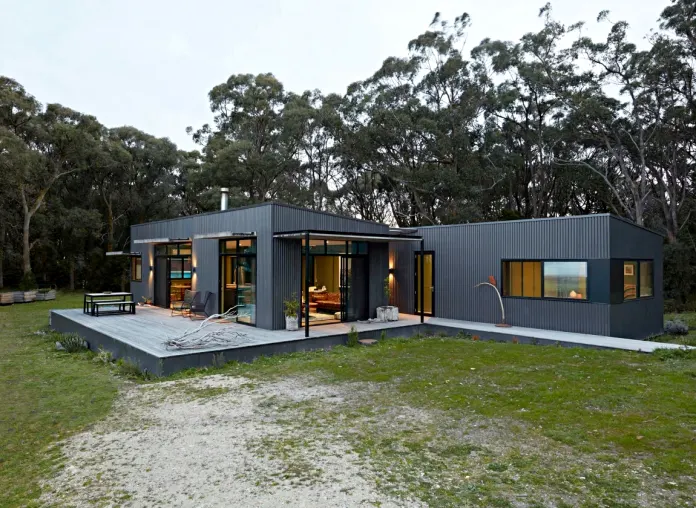 casa prefabricada por módulos, colocada en el medio rural