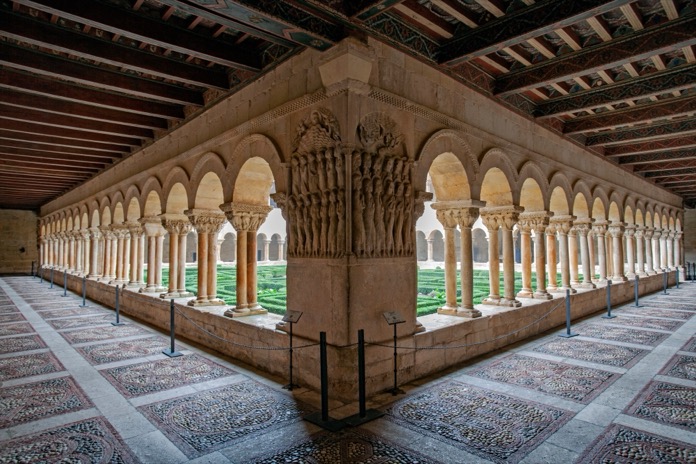 Claustro del Monasterio de Santo Domingo de Silos (Burgos, España).