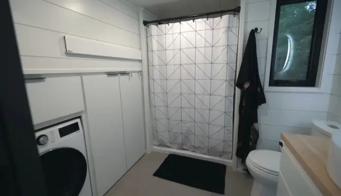 Cuarto de baño de la tiny house The Ocoee de Stacie.