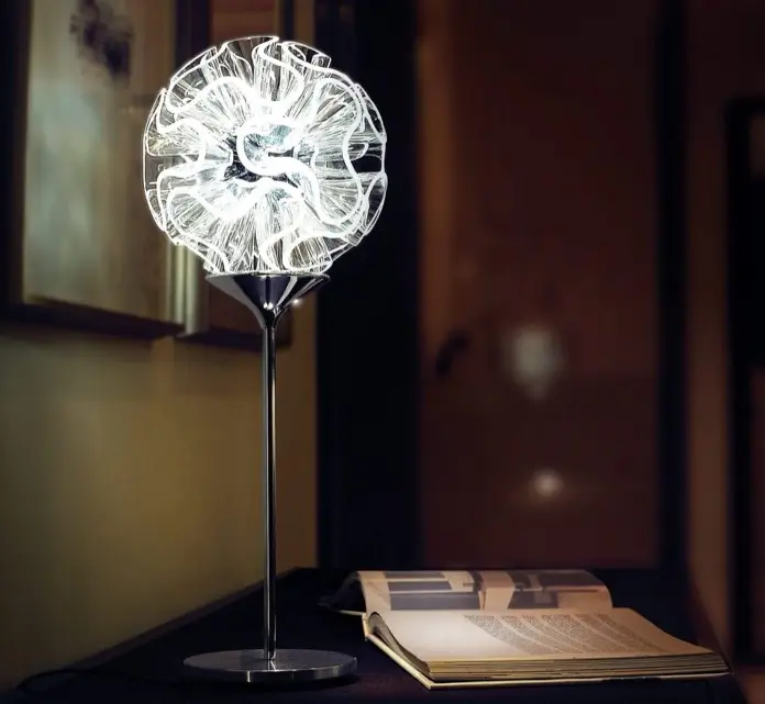 Lámpara Coral de mesa con iluminación LED blanca y estructura orgánica de PMMA transparente