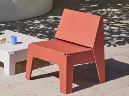 Silla baja Butter en color arcilla