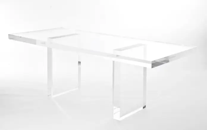 Mesa Invisible con tablero rectangular transparente de PMMA