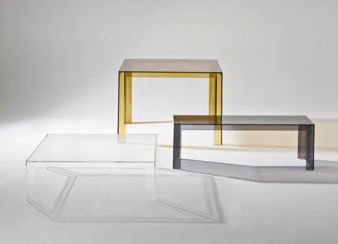 Diferentes versiones de la Mesa Invisible con acabados transparentes y translúcidos