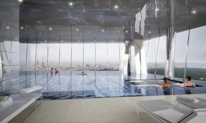 Piscina en interior de rascacielos con panorámica sobre la ciudad de París