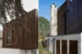 detalles fachada revestida listones madera