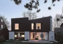 fachada trasera de la Vestige House