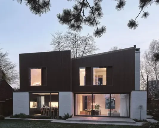 fachada trasera de la Vestige House