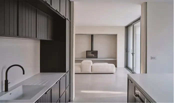 salón visto desde la cocina en la Casa Vestige